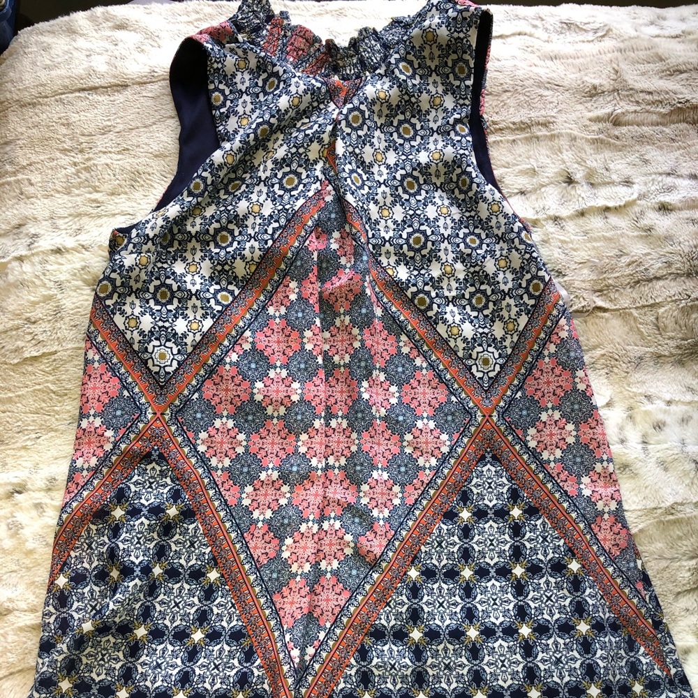 sleeveless patterned dress